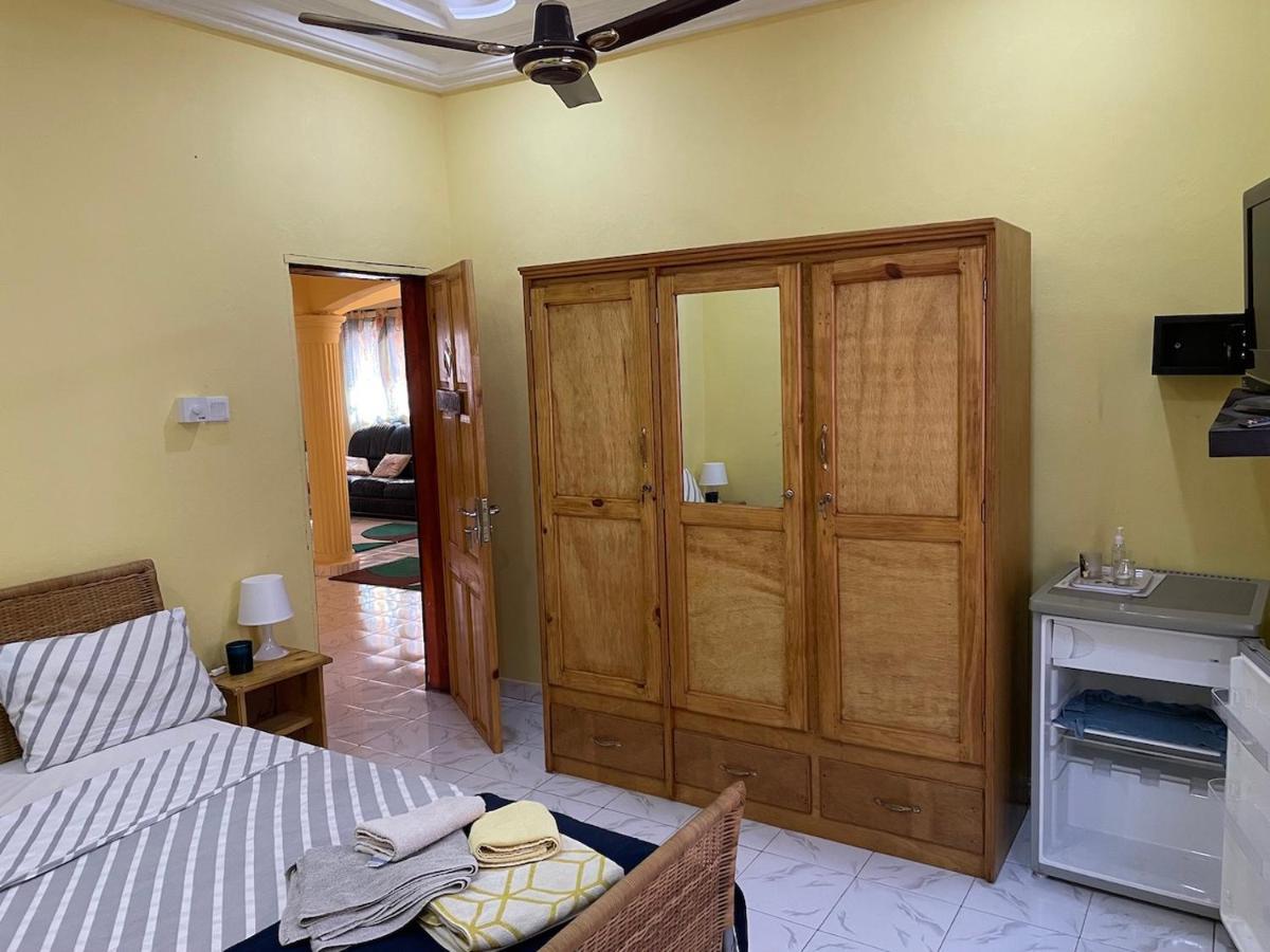 The Compound Bed & Breakfast Bijilo Dış mekan fotoğraf